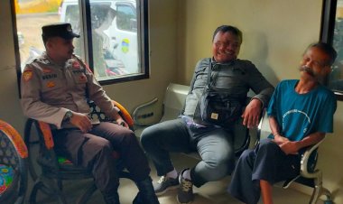 Polsek Cibalong, Bripka Berin Mulyadi melaksanakan kegiatan Patroli dialogis di Desa Eureunpalay